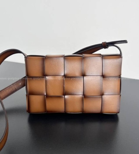 보테가베네타 708768 카세트백 남녀공용