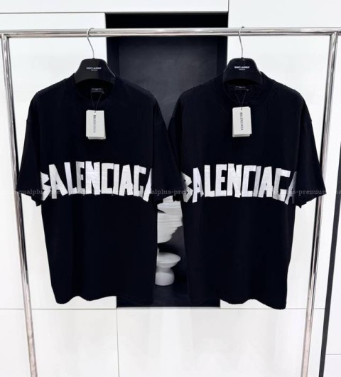 발렌시아가 테이프 타입 로고 반팔티셔츠