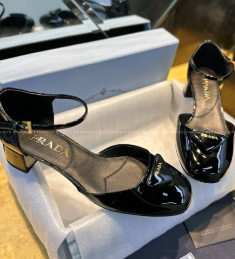 프라다 페이턴트 가죽 펌프스 여성용