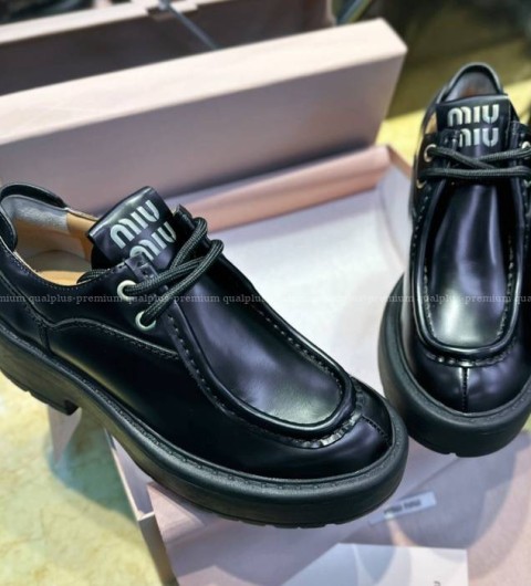 미우미우 레이스 퓌메 가죽 로퍼 여성용