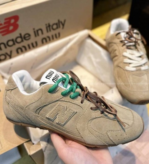 미우미우x뉴발란스 콜라보 530 스니커즈 여성용