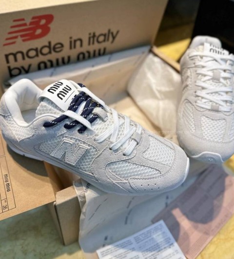 미우미우x뉴발란스 콜라보 530 스니커즈 여성용