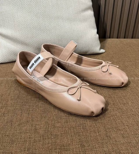 미우미우 새틴 발레리나 플랫슈즈 여성용