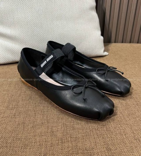 미우미우 새틴 발레리나 플랫슈즈 여성용