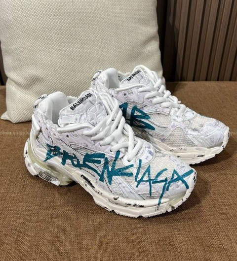 발렌시아가 러너 그래비티 스니커즈 남녀공용