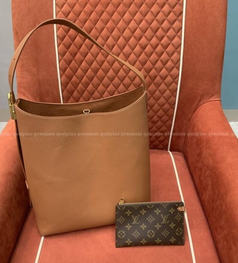 루이비통 M24974 로우 키 호보 MM