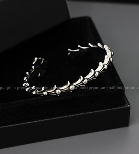 [국내배송] 크*하츠 크로스테일 뱅글 팔찌