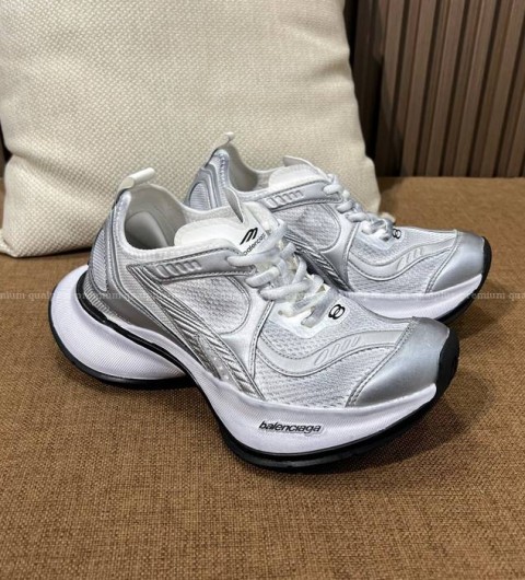 발렌시아가 서킷 스니커즈 남녀공용