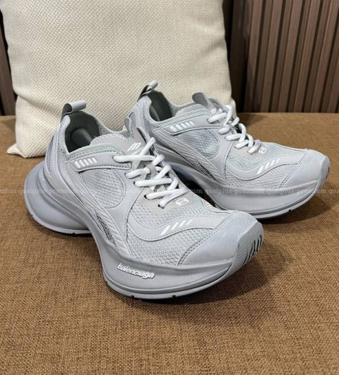 발렌시아가 서킷 스니커즈 남녀공용