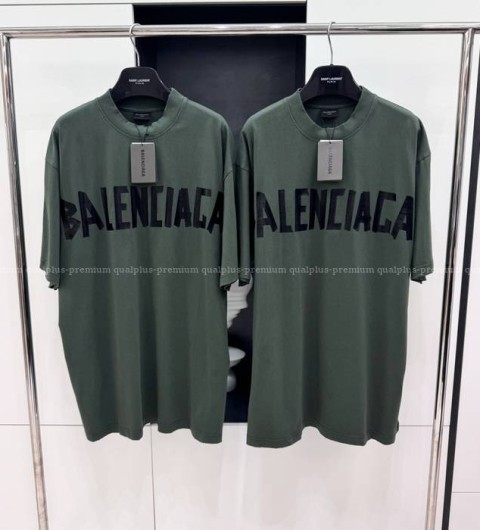 발렌시아가 테이프 타입 로고 반팔티셔츠