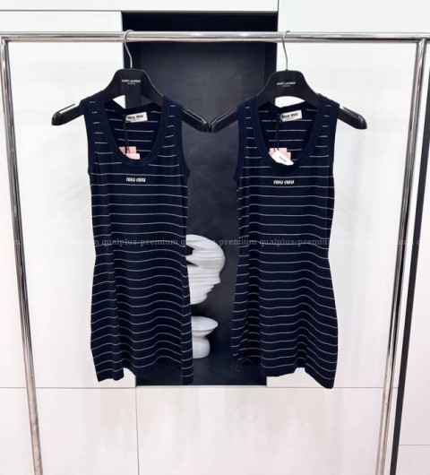 미우미우 스트라이프 슬리브리스 니트 원피스