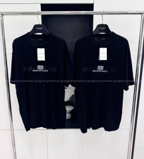 발렌시아가 리버스 로고 반팔티셔츠