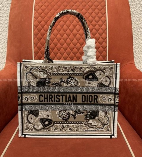 디올 북토트백 미듐