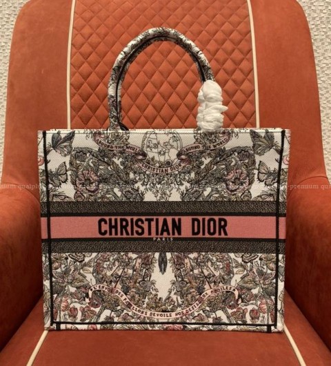 디올 북토트백 라지