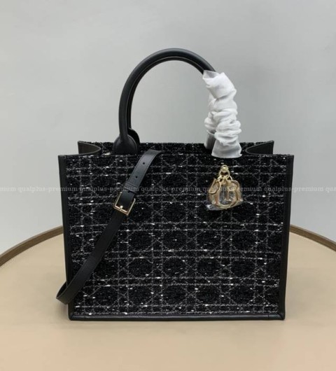 디올 북토트백 미듐