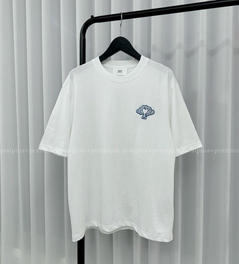 [국내배송] 아* 클라우드하트 자수 패치 티셔츠