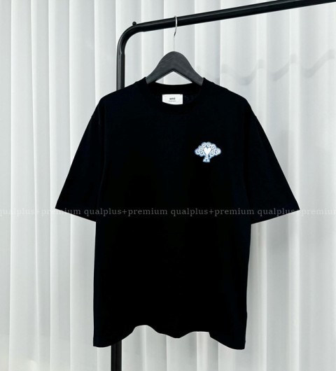 [국내배송] 아* 클라우드하트 자수 패치 티셔츠