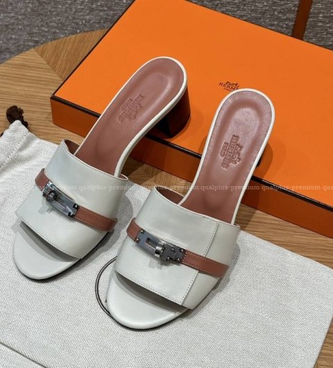 에르메스 지지 50 켈리 버클 뮬 샌들 여성용