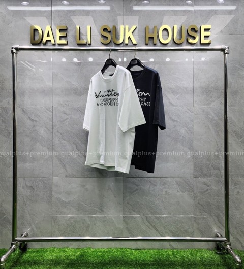 [국내배송] 루*비통 스톤/진주장식 로고 반팔 티셔츠(2color)