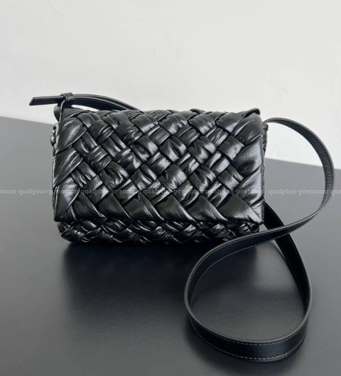 보테가베네타 787113 럼플 메신저백 스몰 남녀공용