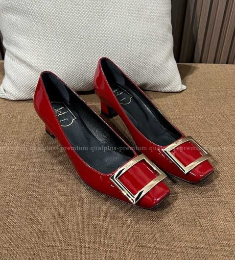 로저비비에 트럼펫 메탈 버클 펌프스 4.5cm 여성용