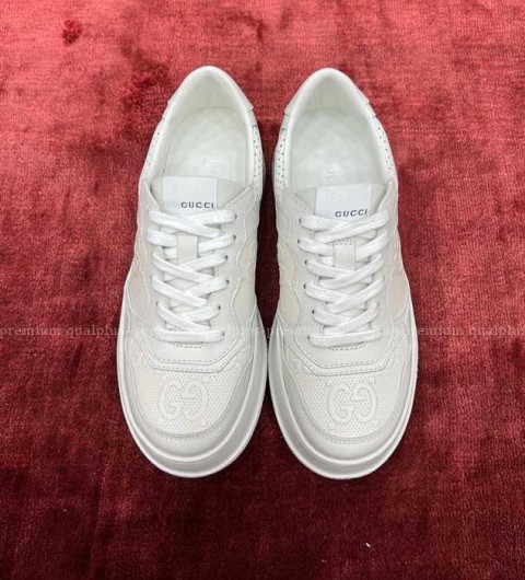 구찌 GG 엠보스 스니커즈 남녀공용