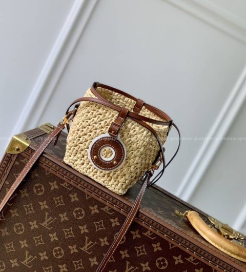 루이비통 M83521 노에 퍼스