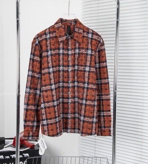 [국내배송] 크*하츠 십자가 패치 버튼 자가드 체크셔츠