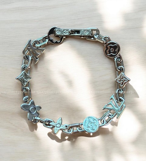 [국내배송] 루*비통 모노그램 크래키 팔찌