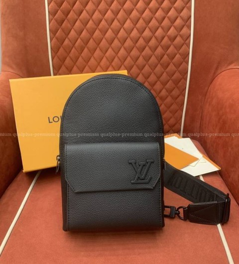 루이비통 M23736 파일럿 슬링백 힙색 남성용