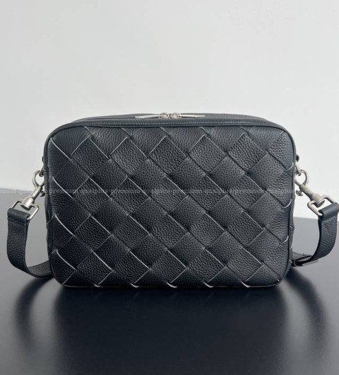 보테가베네타 755925 인트레치아토 카메라백 미듐 남성용