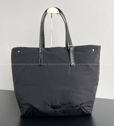 보테가베네타 776201 크로스로드 버클 토트백 남성용