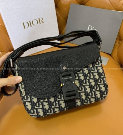 디올 새들 플랩 스트랩 크로스백 스몰 남성용