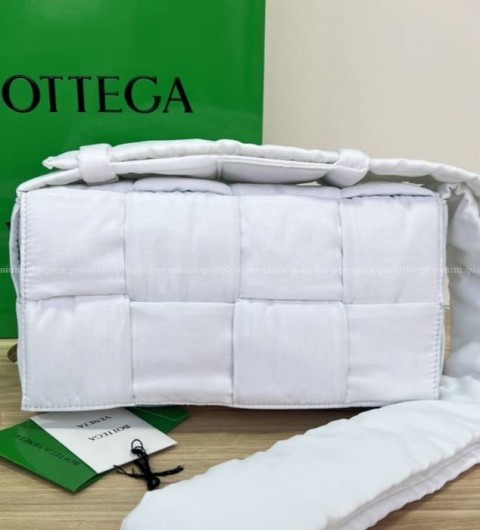 보테가베네테타 628951 패디드 테크 카세트백