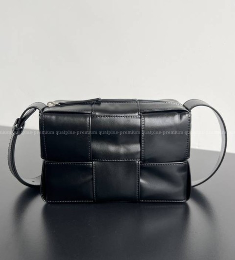 보테가베네타 795177 카세트 우븐 레더 크로스백