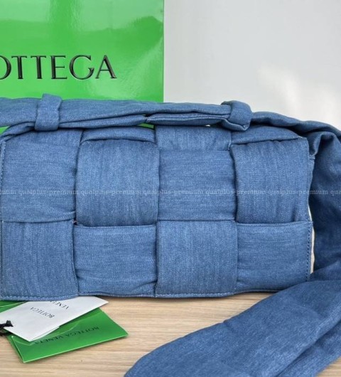 보테가베네테타 628951 패디드 테크 카세트백