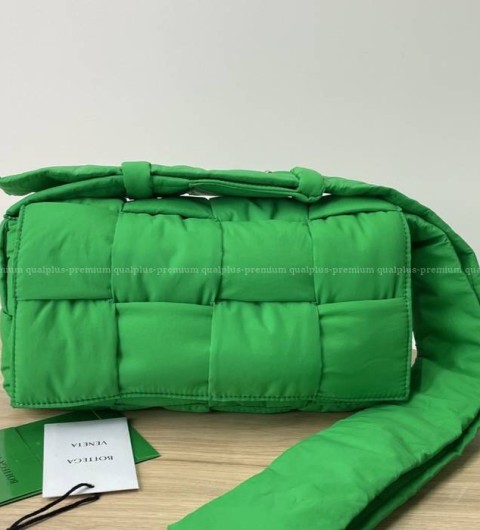 보테가베네테타 628951 패디드 테크 카세트백