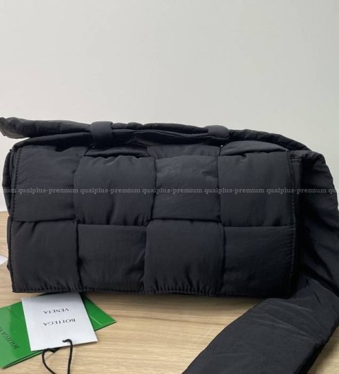 보테가베네테타 628951 패디드 테크 카세트백