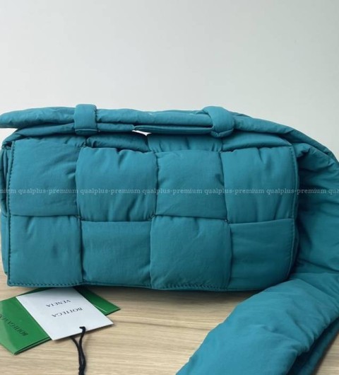 보테가베네테타 628951 패디드 테크 카세트백