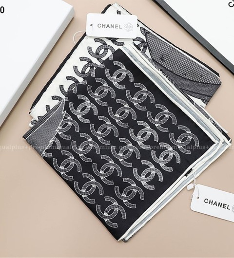 [국내배송] 샤* 트로피칼 스케치 실크 스퀘어 스카프