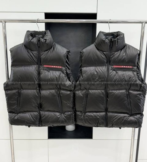 프라다 라벨 로고 다운 패딩 조끼