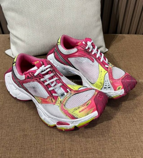 발렌시아가 스테이플러 스니커즈 남녀공용