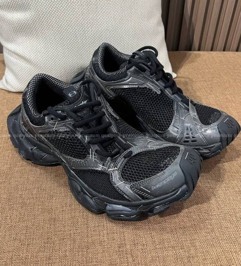 발렌시아가 스테이플러 스니커즈 남녀공용