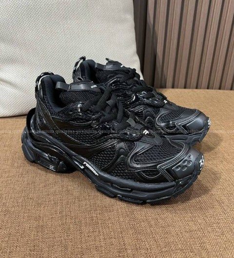 발렌시아가 러너 2.0 스니커즈 남녀공용