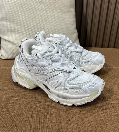 발렌시아가 러너 2.0 스니커즈 남녀공용