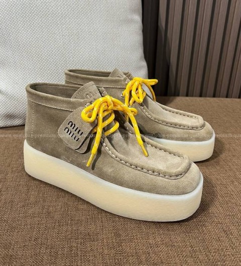 미우미우 스웨이드 델라베 웨지 앵클 부츠 여성용