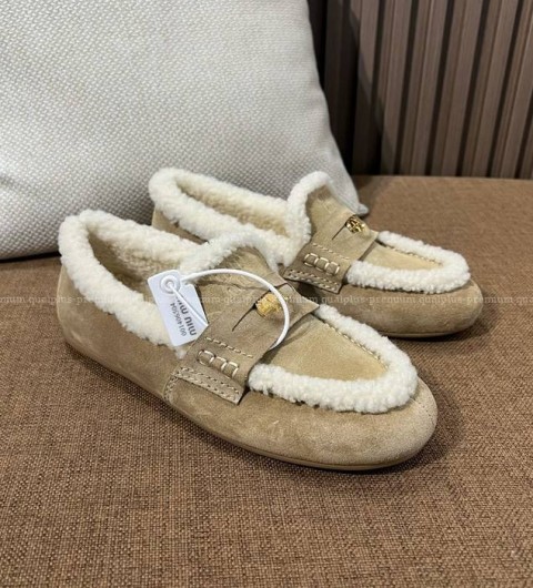 미우미우 스웨이드 로퍼 여성용