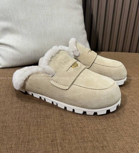 미우미우 스웨이드 뮬 슬리퍼 여성용