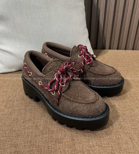 미우미우 스웨이드 로퍼 여성용