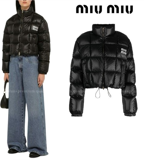 [국내배송] 미*미우 클래식 로고 나일론 크롭 숏패딩(블랙)